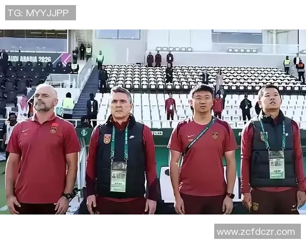 中国国足迎战泰国队全力争胜期待精彩对决展现足球魅力与团队精神